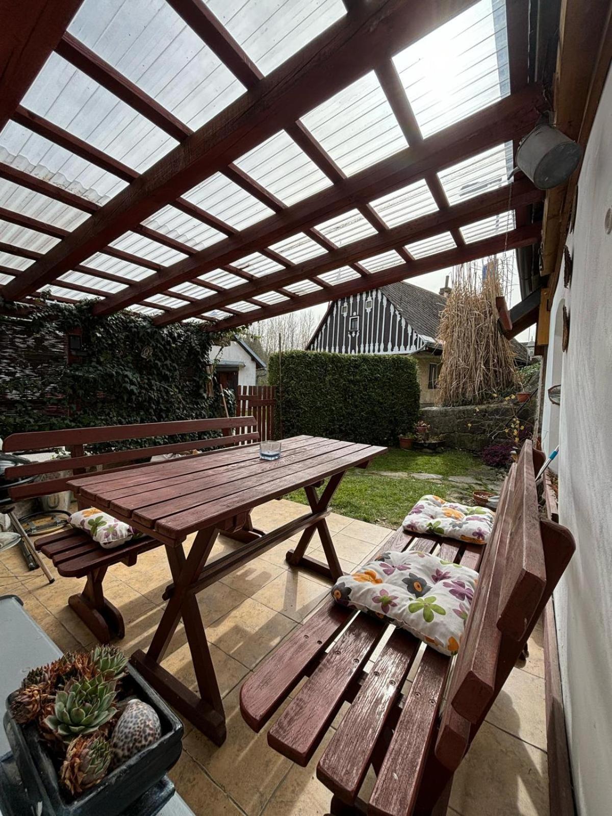 Apartman Karin Rovensko pod Troskami Exterior foto