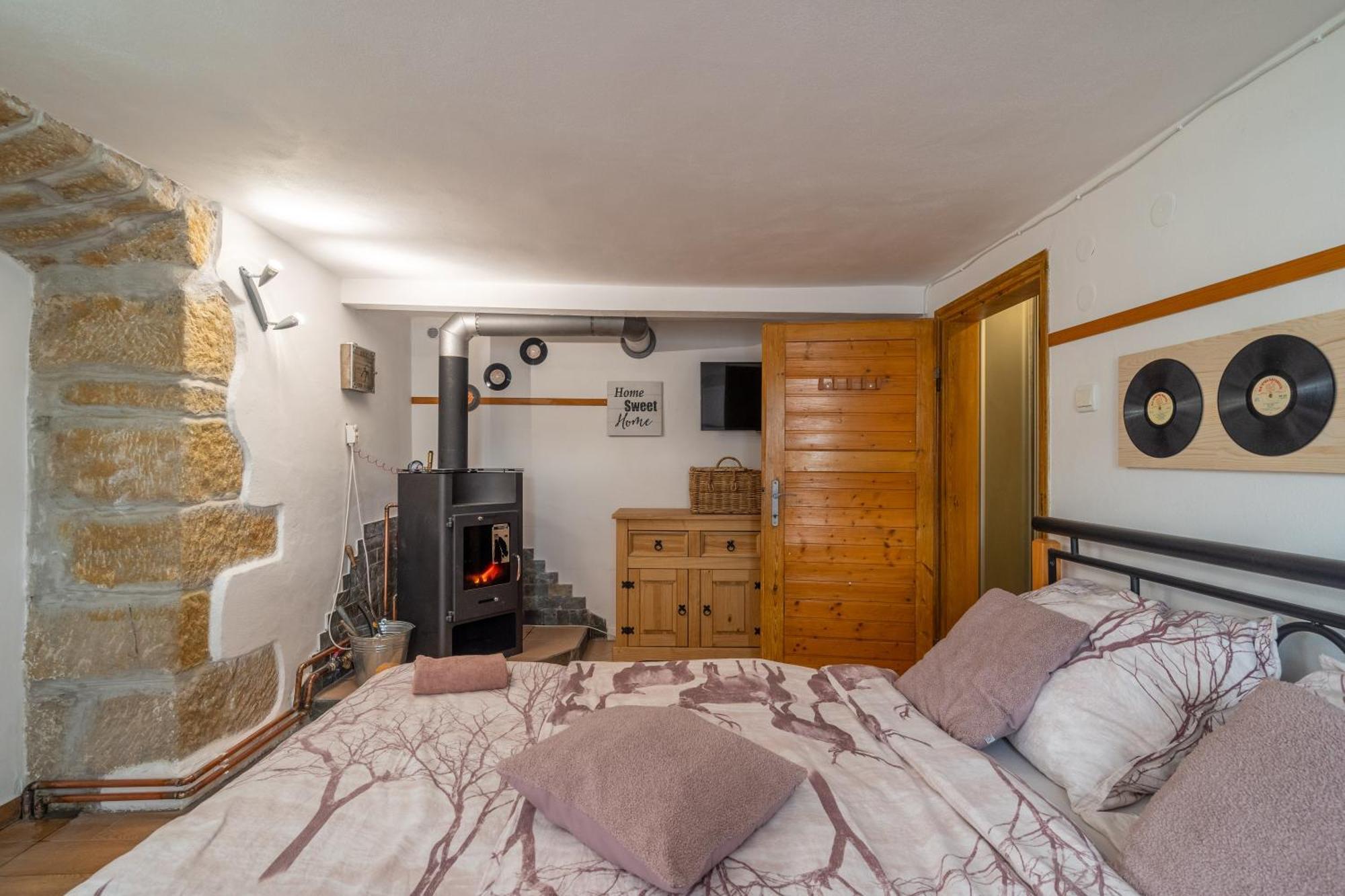 Apartman Karin Rovensko pod Troskami Exterior foto